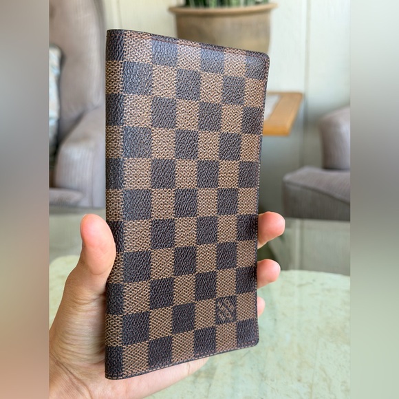 Like New Louis Vuitton Damier Ebene Check Holder - Picture 4 of 10